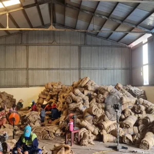 Bao bố cũ bảo dưỡng bê tông tại kho Phú Long An – hàng sẵn, chất lượng cao, giá rẻ giao tận công trình